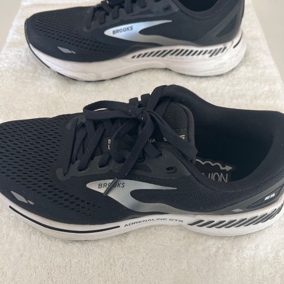 Women’s Brooks Adrenaline GTS 23 - Picture 2 of 8